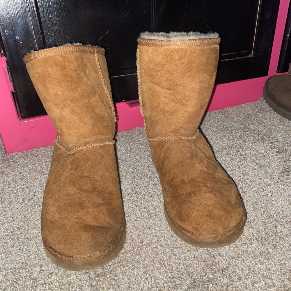 Size 3 Ugg Boots Tan